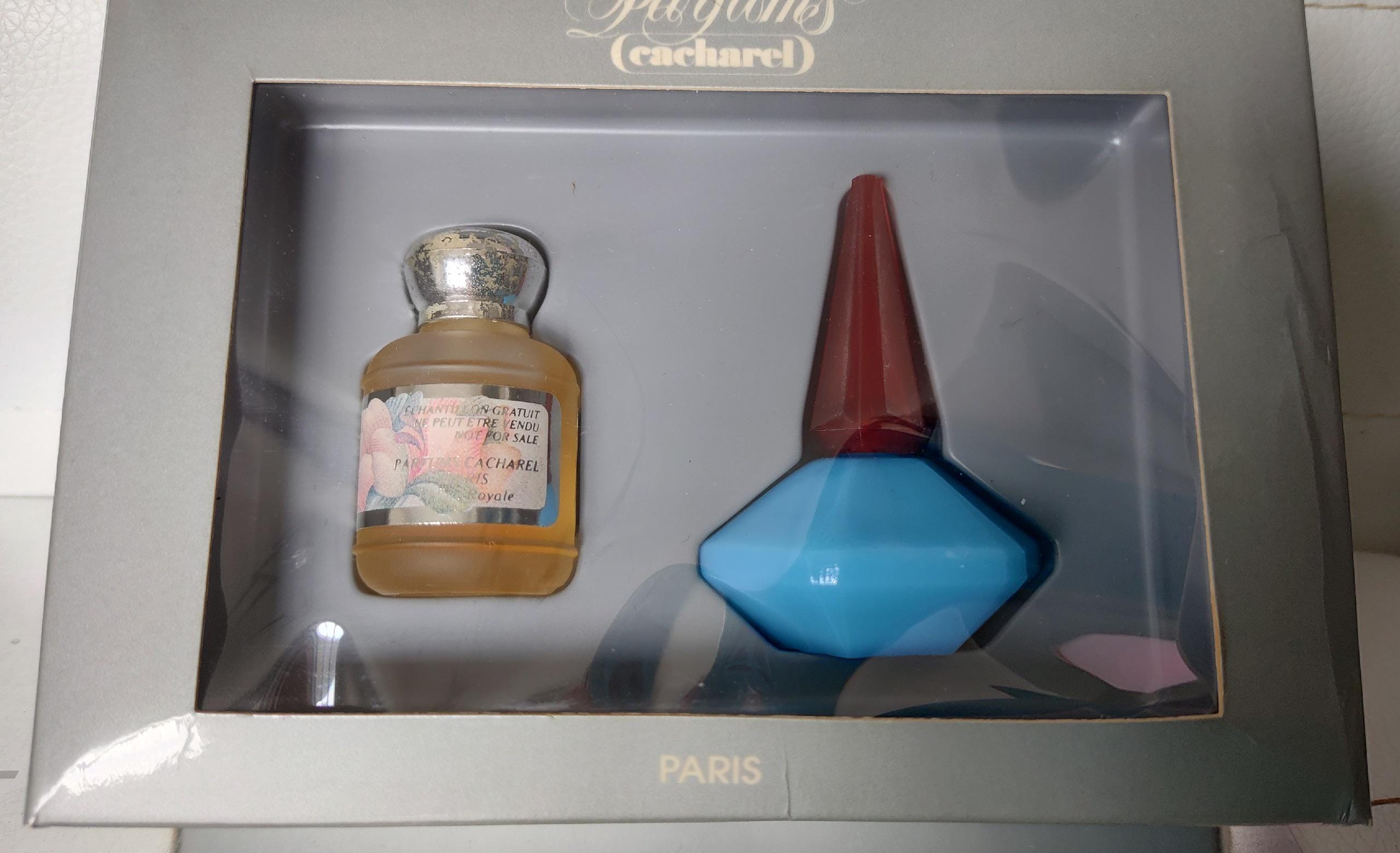 Cacharel Lou Lou 香水 青と赤の六角形デザイン Vintage瓶 m25879125199_1.jpg?1737611194