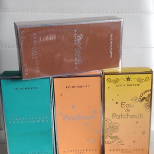 Puede incluir: Una colecci&oacute;n de cajas de perfume "Patchouli" y "Reminiscence" con "Eau de Toilette". Las cajas son de color marr&oacute;n, turquesa, naranja y amarillo. Cada caja contiene 100 ml de perfume.