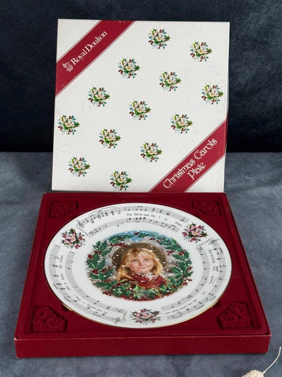 ロイヤルドルトン クリスマスプレート 1987 – ヒイラギとツタ ロイヤルドルトン クリスマスプレート 1987 – ヒイラギとツタ