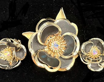 Broche y pendientes vintage negros y dorados