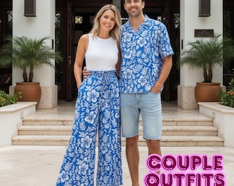 Könnte beinhalten: Ein Paar posiert in passenden Outfits. Die Frau trägt ein weißes Tanktop und eine blaue Hose mit Blumenmuster. Der Mann trägt ein blaues Hemd mit Blumenmuster und Jeansshorts. Der Text "COUPLE OUTFITS (UP TO 5XL)" wird angezeigt.