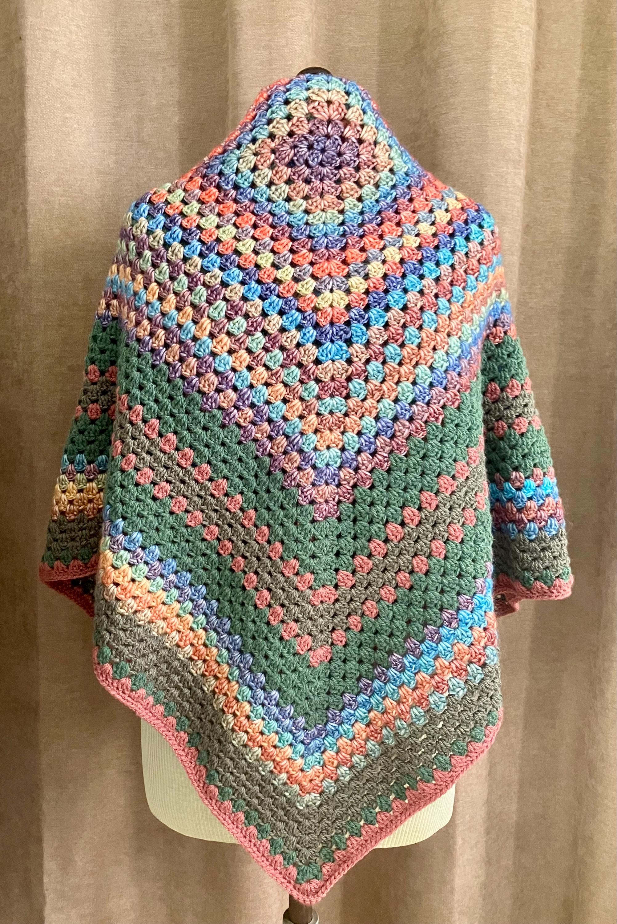 Plaid Crocheté Main 110 X cm - Jetée De Canapé Couverture Décorative Grand Châle Multicolore Accessoire Cocooning Original