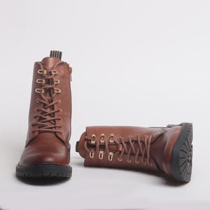 Brown Leather Combat Boots: Men&#39;s Lace-Up Ankle Boots