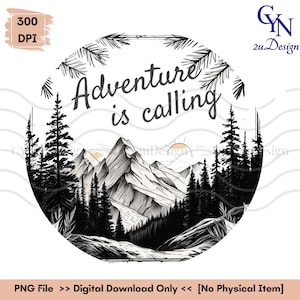 Puede incluir: Impresión de arte digital en blanco y negro que presenta un paisaje montañoso con el texto "Adventure is calling". El diseño incluye pinos, montañas y un sol naciente, todo dentro de un marco circular. Las palabras "PNG File >> Digital Download Only" están en la parte inferior.