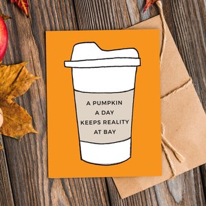 Linda tarjeta de amistad con sabor a calabaza y especias - Divertida tarjeta PSL - Linda tarjeta con sabor a calabaza y especias de otoño - Divertida tarjeta de café - Tarjeta básica para niña