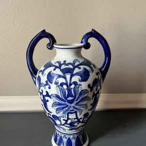 Vintage Chinoiserie China Blue Fine Porcelain Seymour Mann Two Handled Vase