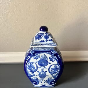 Vintage Blue and White Chinoiserie Porcelain Ginger Jar