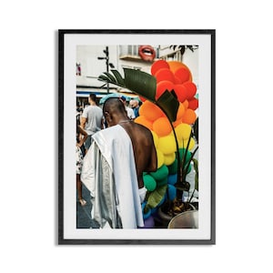 Stampa fotografica, carta Fine Art Giclée. Foto del Sitges Pride Festival con palloncini nei colori della bandiera arcobaleno LGBTQ Pride