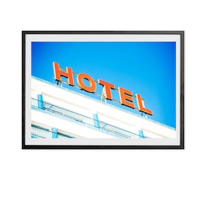Fotografia di un vecchio hotel retrò sulla costa spagnola. Una bella immagine grafica e concettuale del vecchio Hotel Terramar, Sitges.
