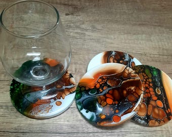 Ensemble de sous-verres coulés en acrylique : art fluide, base en liège