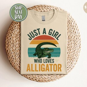 Alligator T-shirt: Bara en tjej som älskar alligator, krokodil-t-shirt, udda djur-t-shirt -TC051