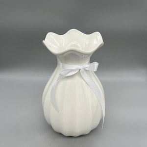 Ręcznie robiony biały ceramiczny wazon na kwiaty o średnicy 22 cm | Elegancki element centralny stołu