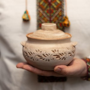Handmade Ukrainian Clay Pot 0.6L  with Lid | Carved Ceramic Cookware for Serving and Storage | Ceramic Little Pot