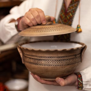 Handmade Ukrainian Clay Bowl 3L with Lid | Traditional Pottery Casserole Dish | Carved Ceramic Serving Bowl | Ethnic Kitchen Decor