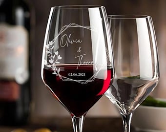 Personalized Wine Glass, Engraved Wine Glass, Custom Wine Glass, Personalized Gift, Custom Wedding Gift, Engagement Glasses, Couples Gift
