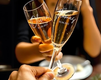 Copas de champán personalizadas para bodas: Juego de copas grabadas para Sr. y Sra.