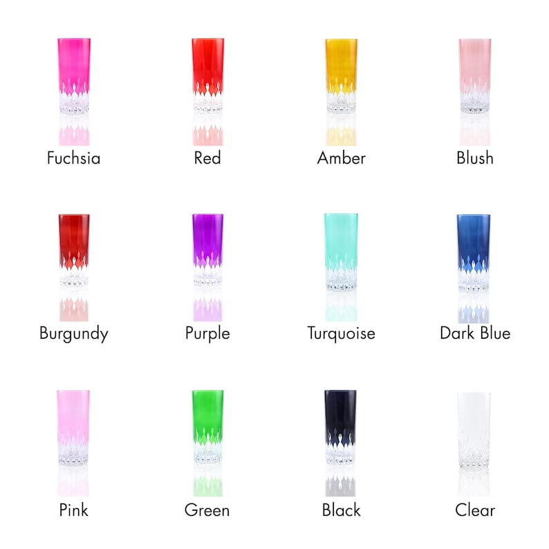 Puede incluir: Una colecci&oacute;n de doce vasos altos y coloridos. Los vasos son de varios colores, incluyendo fucsia, rojo, &aacute;mbar, rubor, burdeos, morado, turquesa, azul oscuro, rosa, verde, negro y transparente. Cada vaso tiene una base decorativa y texturizada.