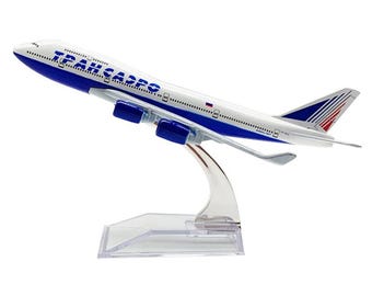 Russian Intercontinental Airlines B747 model (1:400)