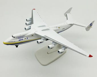 Antonov An-225 Mriya model (1:200)