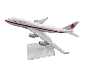 Japan Airlines B747 model (1:400)
