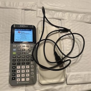 Texas Instruments TI-84 Plus CE Grauer Grafikrechner, Getestet mit Gehäusekabel