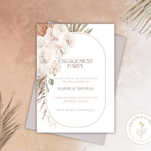 Puede incluir: Una invitación a una fiesta de compromiso en blanco y beige con una ilustración de acuarela de orquídeas y hierbas secas. El texto dice "Engagement Party" e incluye los nombres "Maisie & Thomas" y la fecha "Sábado 18 de mayo de 2026".