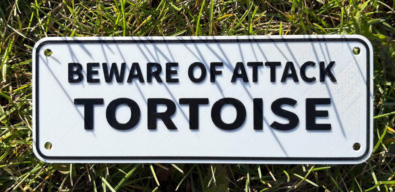 Deerts Schild 'Beware Of Attack Turtle' – Witziges Alu-Schild Für Garten & Haus