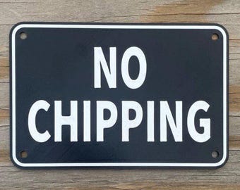 Cartel negro con letras blancas para campo de prácticas de golf "Prohibido hacer chipping" - Alta visibilidad - Interior - Exterior