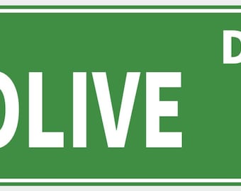 Spersonalizowany znak uliczny Olive Drive, żywy zielony z białym napisem, dobrze widoczny wewnątrz i na zewnątrz