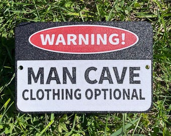 Achtung! Mann Höhle Kleidung Optional Schild Lustiges Dekor Garage Bar Lebendige Schwarz Weiß Mit Schwarzen Schriftzug Gut Sichtbar Indoor Outdoor