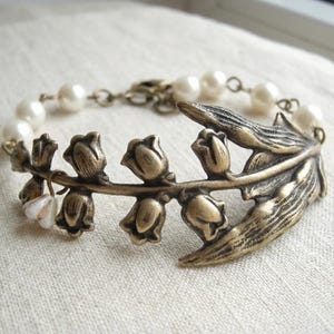 Vintage Brass Lily Bracelet – Ivory Pearl Floral Jewelry
