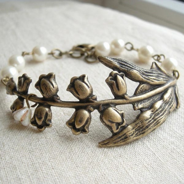 Vintage Brass Lily Bracelet – Ivory Pearl Floral Jewelry