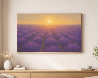 Peut inclure: Peinture de paysage encadrée représentant un champ de lavande violette s'étendant vers un soleil couchant. Le ciel passe du jaune à l'orange, avec des rayons de soleil. L'œuvre est exposée au-dessus d'un meuble en bois.