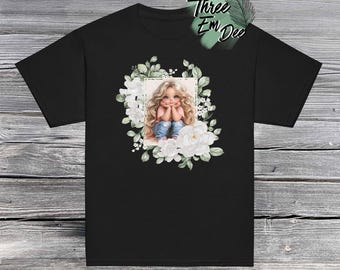 Camiseta gráfica informal para niñas con estampado DTG de acuarela con marco de flores de niña caprichosa