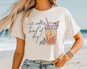 T-shirt squadrata grafica da donna con stampa DTG, tipo di caffè freddo, schizzo del giorno