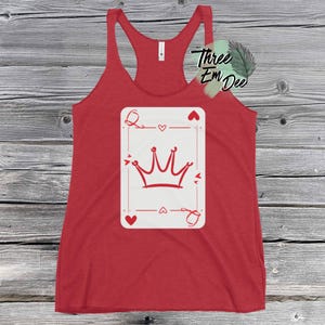 regata feminina estampada DTG com coroa de cartas de baralho da rainha