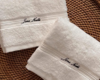 Toalla de mano bordada personalizada: 100% algodón blanco. Regalo ideal.