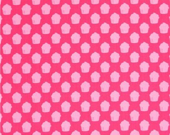 Pink Cupcake Baked with Love - Robert Kaufman - Cotton Fabric