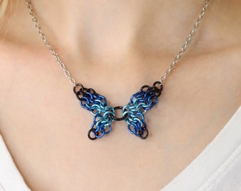 Collier papillon en cotte de mailles - Pendentif aile de fée fait main dans les couleurs de votre choix