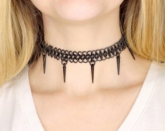 Ras de cou tatouage à pointes - Collier gothique en cotte de mailles fait main dans les couleurs de votre choix