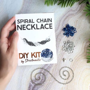 Kit para hacer collares con colgantes en espiral: materiales y tutorial para la elaboración de joyas de malla metálica.