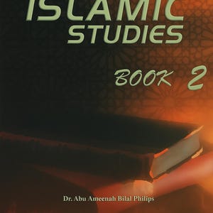 Puede incluir: Portada del libro "Islamic Studies Book 2" con texto en inglés y árabe. El título "ISLAMIC STUDIES" está en letras grandes, en negrita y verdes. También es visible el nombre del autor, Dr. Abu Ameenah Bilal Philips.