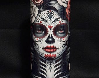 Vaso térmico de 20 oz con temática de BRUJA MUERTA. Mantiene las bebidas frías durante muchas horas.