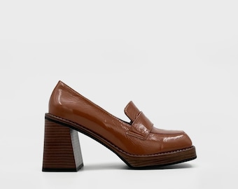 Tan Crinkled Patent Leather Heeled Loafers – Retro Platform Style with 8cm Stacked Heel