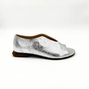 Zilveren Lakleren Open-Teen Ballerina's – Moderne Elegantie