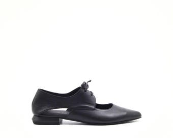 Black Leather Cut-Out Oxford Flats – Modern Elegance with Lace-Up Detail