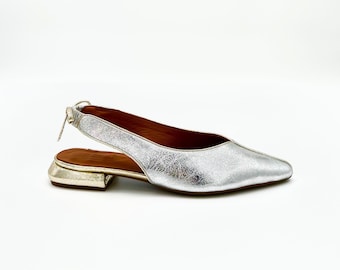Handgemaakte Zilveren & Gouden Leren Slingback Schoenen – Een Vleugje Luxe