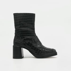 Black Croc-Embossed Leather Heeled Boots – Retro Platform with Loafer Detailing