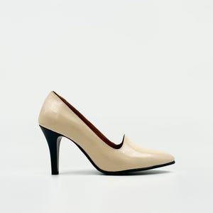 Beige Crinkled Patent Leather Pumps – Sophisticated Stiletto Style with 9cm Heel