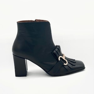 Elegant Black Leather Ankle Boots with Fringed Detailing – Timeless & Sophisticated